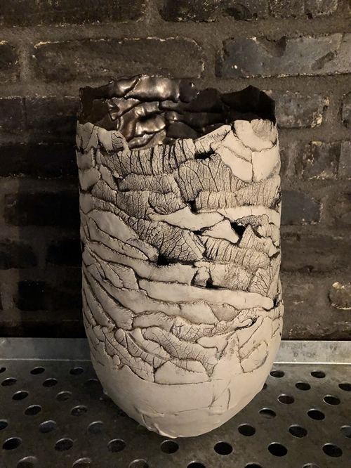 Skulpturel vase af Tove Lundby Thorvaldsen